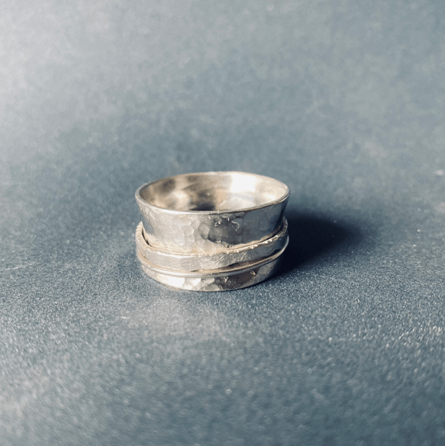 Bague Au milieu coulent 2 rivières