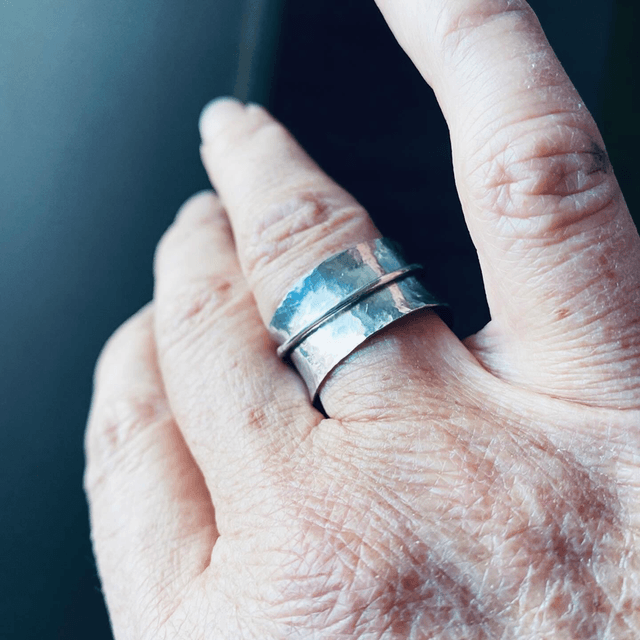 Bague Au milieu coule la rivière 