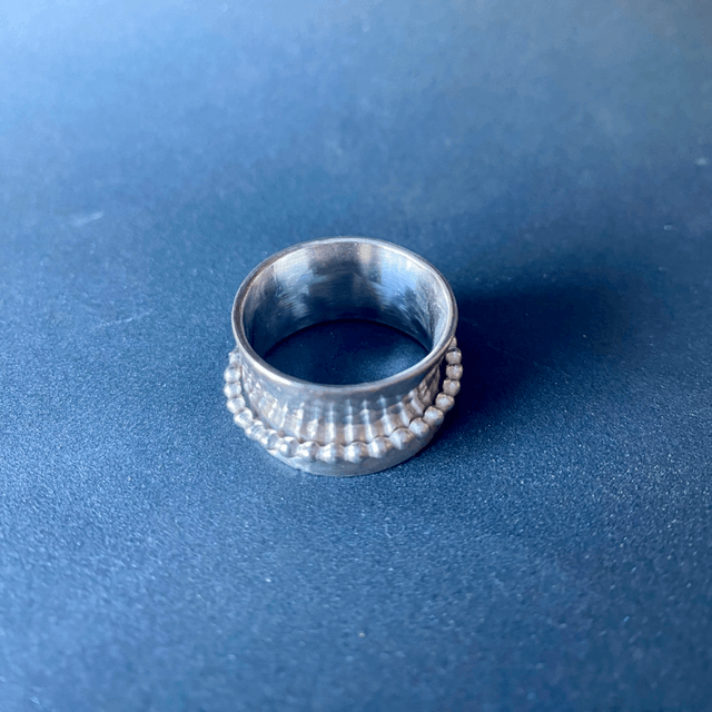 Bague «Au milieu coule la rivière de perle»