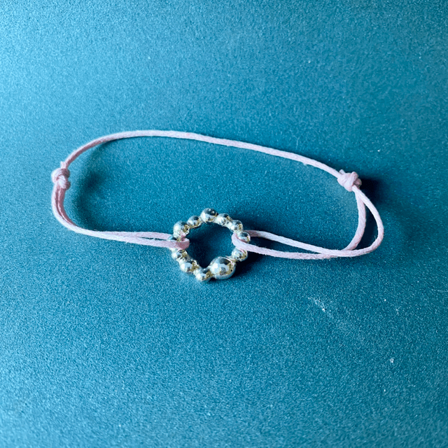 Bracelet cordon rose cercle gouttes 