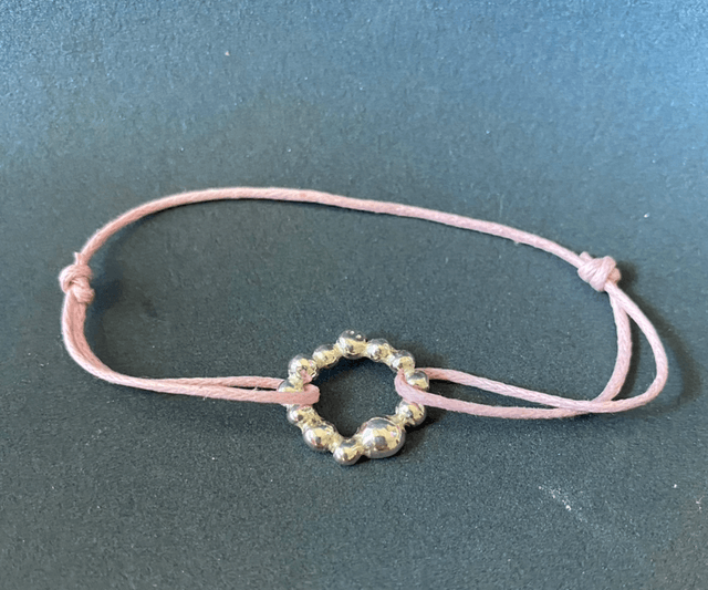 Bracelet cordon rose cercle gouttes 