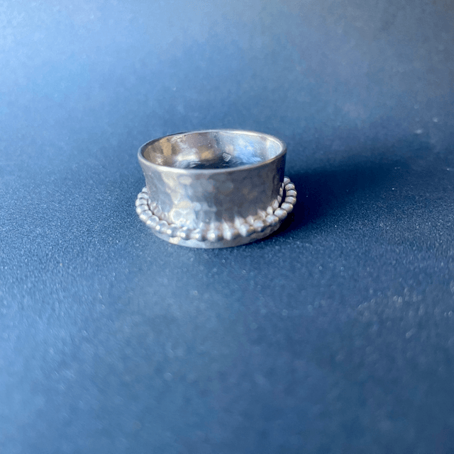 Bague «Au milieu coule la rivière de perle»
