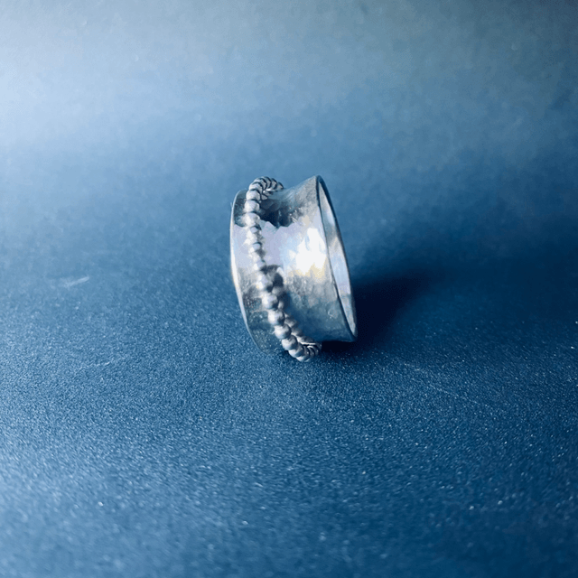 Bague «Au milieu coule la rivière de perle»