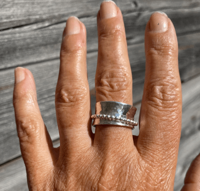 Bague «Au milieu coule la rivière de perle»