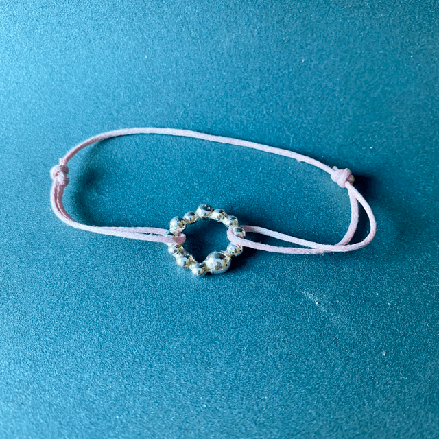 Bracelet cordon rose cercle gouttes 